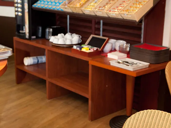 Teneo - Gare Saint Jean 2*